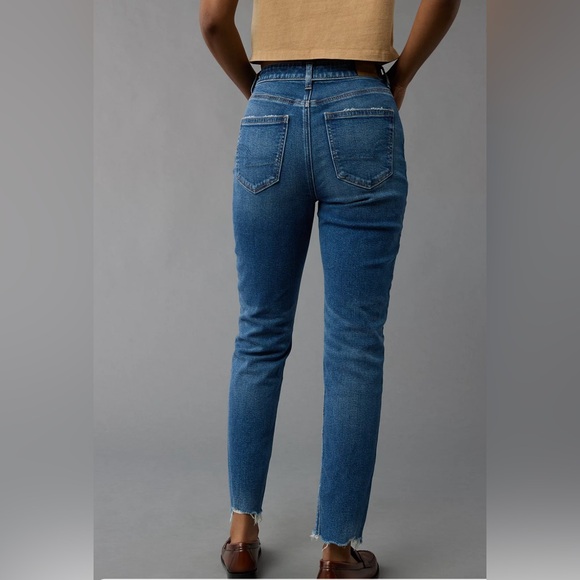 NEW American Eagle Strigid Mom Jean Distressed Stretch Dark Wash Size 8L - Picture 2 of 11